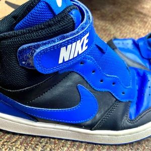 Size 6 nike air high tops